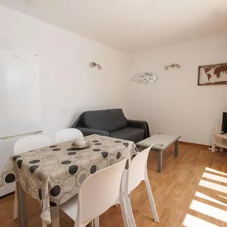 In - Solis Medina Apartmán *